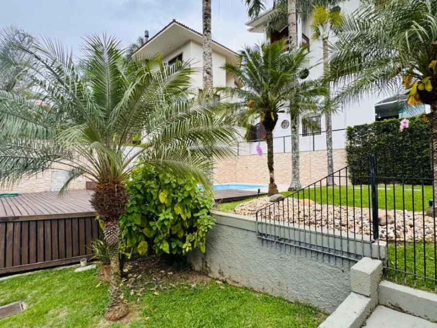 Casa em Pedra Branca, Palhoça. 3 quartos, 270m². Imagem 2 de 12