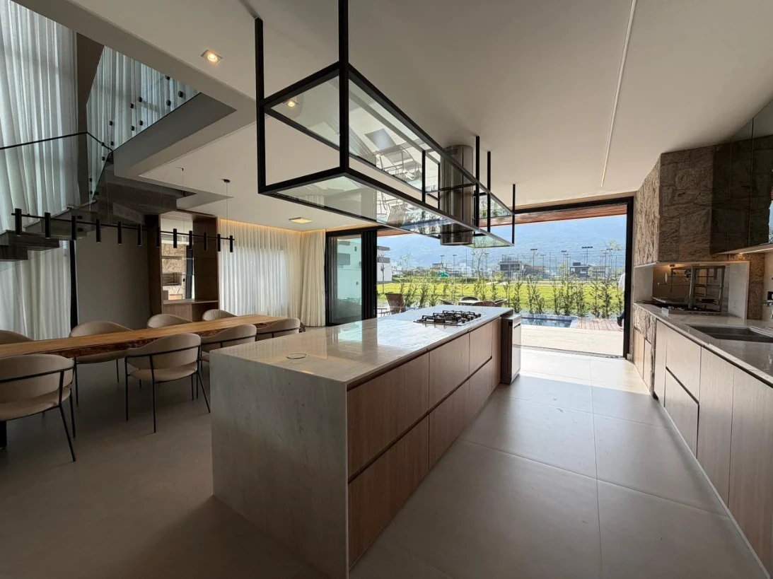 Casa em Pedra Branca, Palhoça. 3 quartos, 270m². Imagem 2 de 15