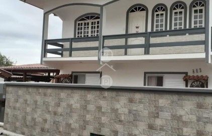 Casa com 4 quartos em Centro, Palhoça