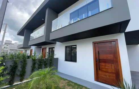 Sobrado Geminado com 3 quartos em Pagani, Palhoça