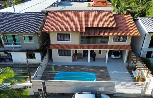 Casa com 5 quartos em Aririú, Palhoça