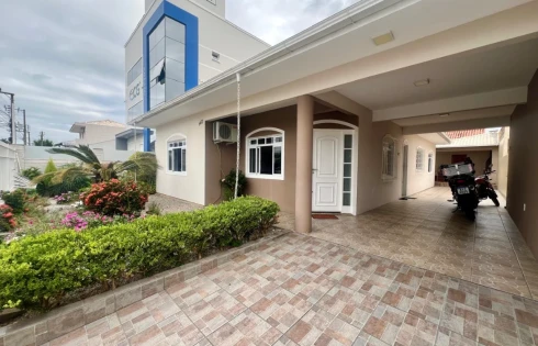 Casa com 3 quartos em Ponte do Imaruim, Palhoça