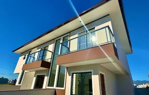 Sobrado Geminado com 2 quartos em Bela Vista, Palhoça