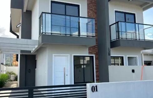 Sobrado Geminado com 2 quartos em Forquilhas,  São José