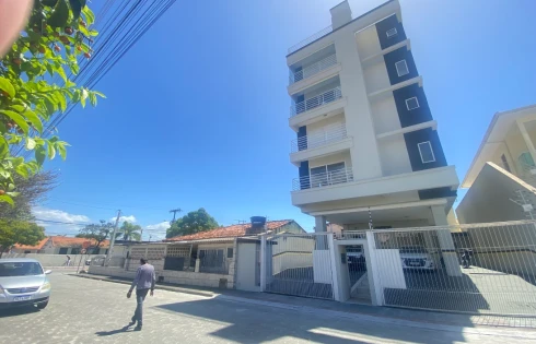 Apartamento com 3 quartos em Ponte do Imaruim, Palhoça