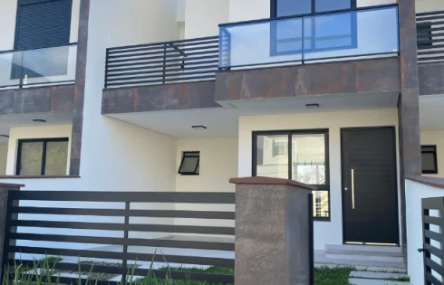 Sobrado Geminado com 3 quartos em Praia de Fora, Palhoça