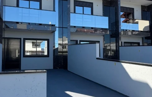 Sobrado Geminado com 2 quartos em Ponte do Imaruim, Palhoça