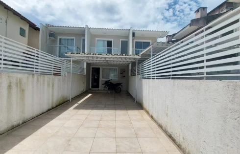 Sobrado Geminado com 2 quartos em Sertão do Maruim, São José
