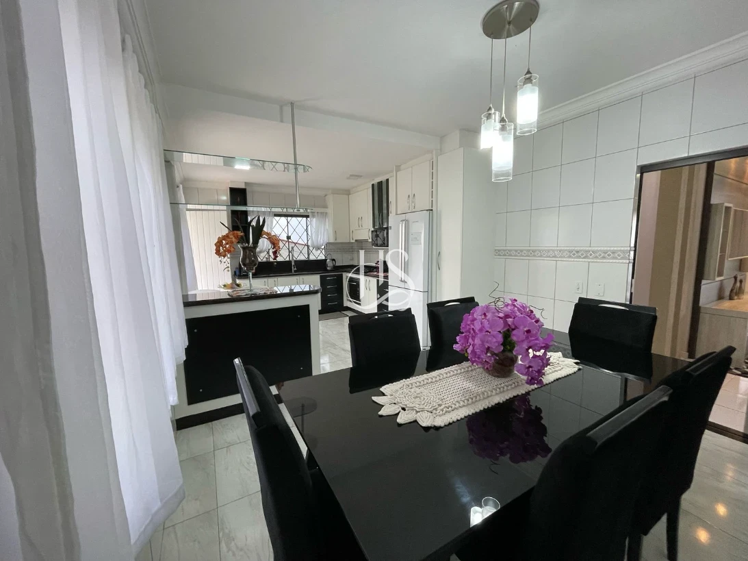 Casa em Pedra Branca, Palhoça. 4 quartos, 236m². Imagem 8 de 35