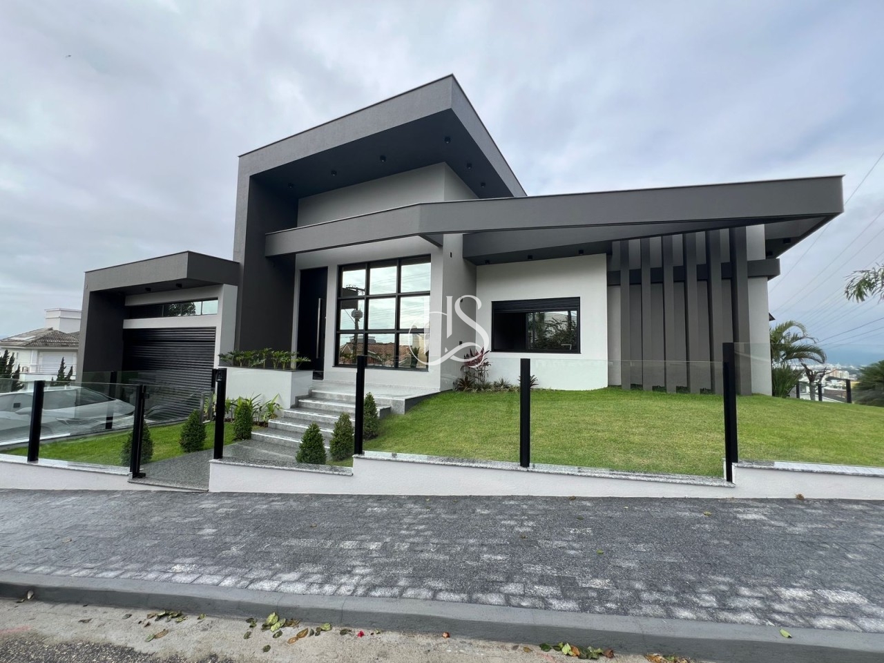 Casa em Pedra Branca, Palhoça. 3 quartos, 248m². Imagem 1 de 17