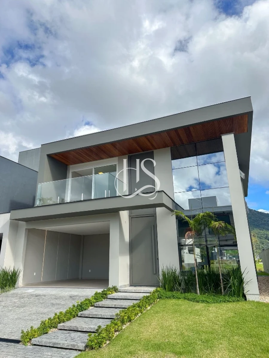 Casa em Pedra Branca, Palhoça. 3 quartos, 241m². Imagem 2 de 41