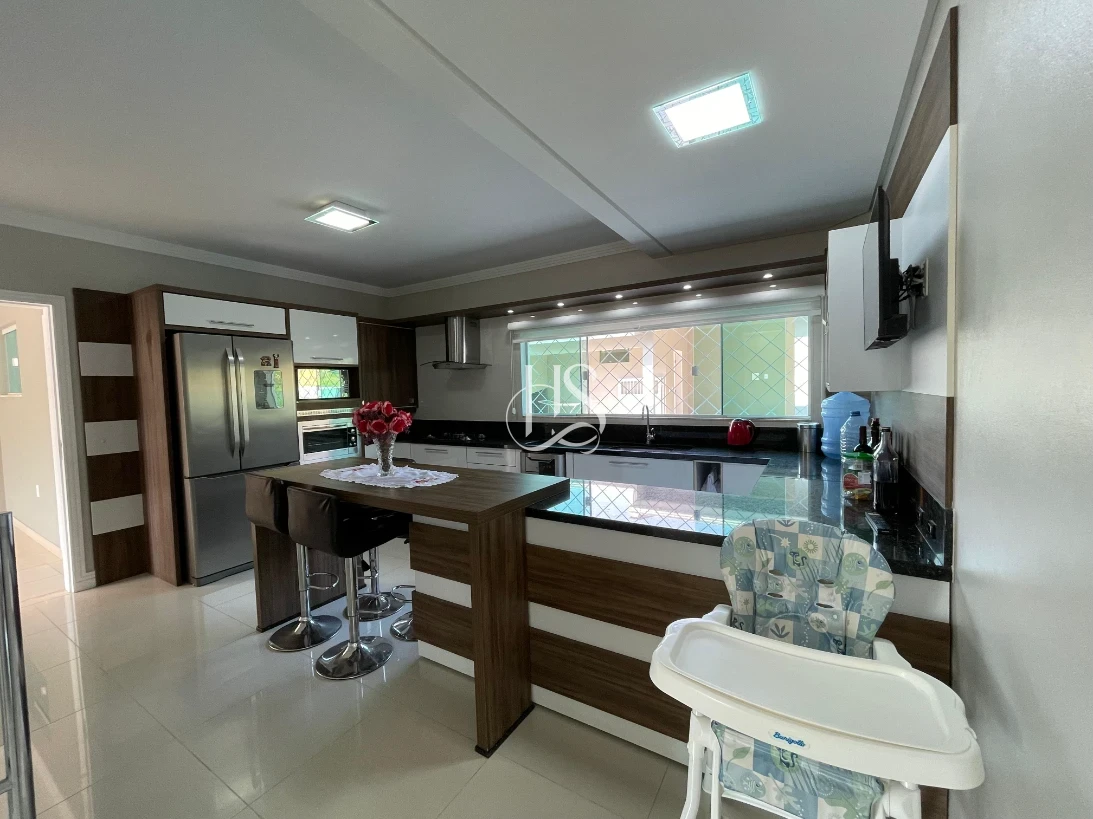 Casa em Caldas da Imperatriz, Santo Amaro da Imperatriz. 3 quartos, 432m². Imagem 9 de 38