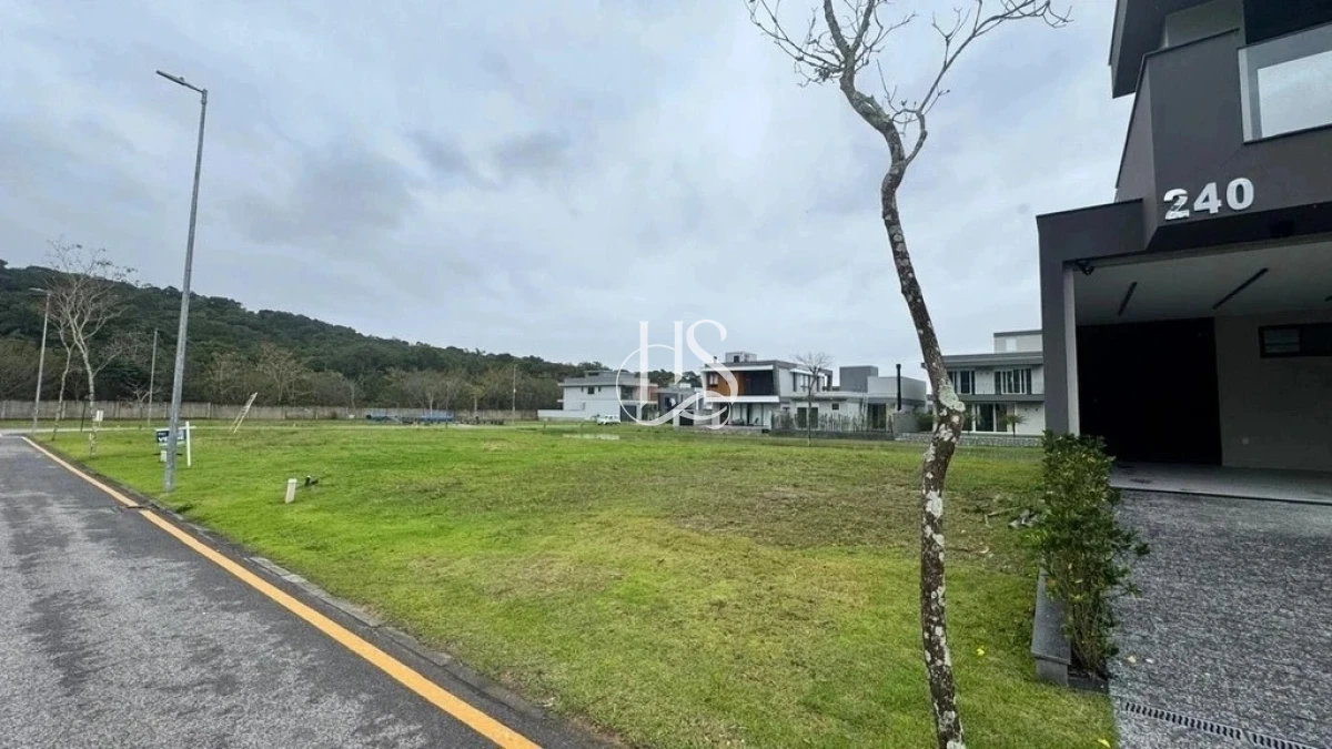 Terreno em Pedra Branca, Palhoça. 0 quartos, 0m². Imagem 1 de 33
