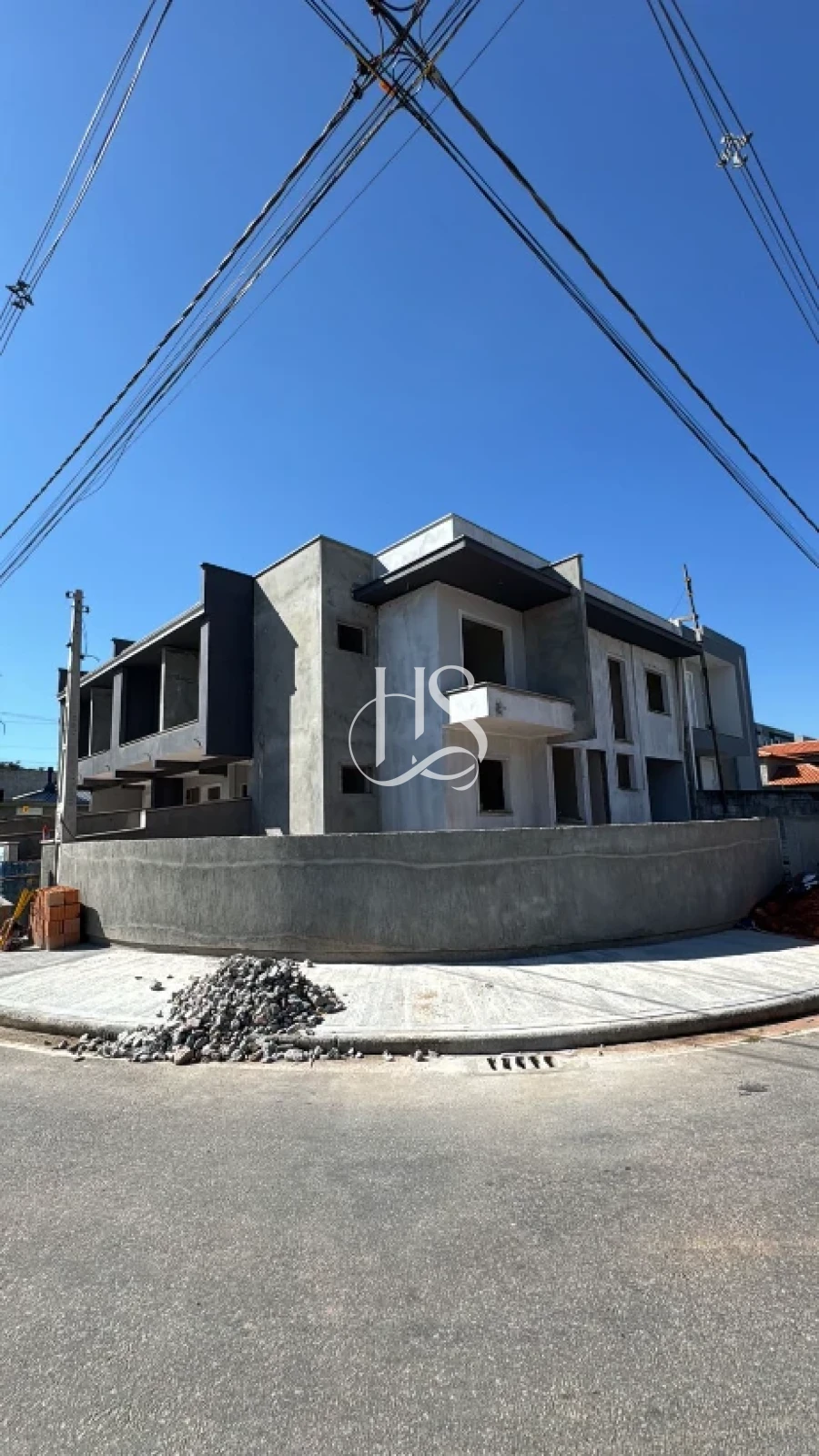 Sobrado Geminado em Sertão do Maruim, São José. 3 quartos, 110m². Imagem 1 de 7