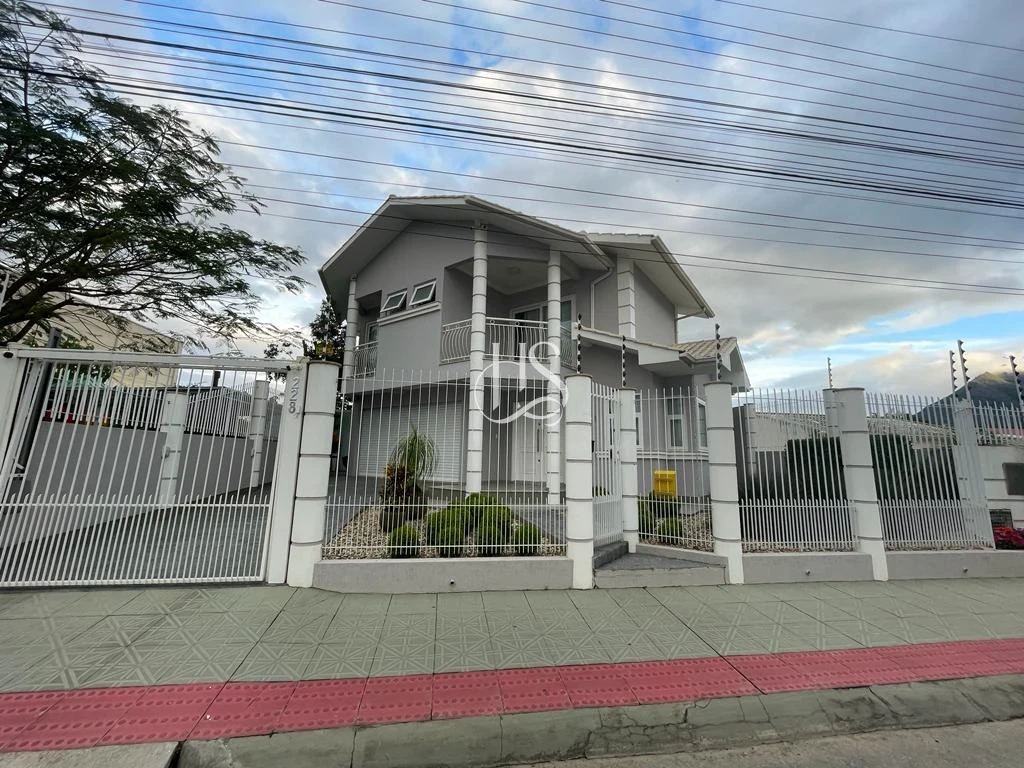 Casa em Aririú, Palhoça. 2 quartos, 300m². Imagem 2 de 40