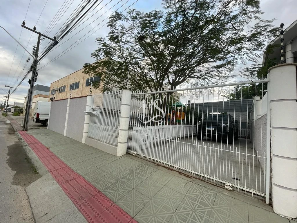 Casa em Aririú, Palhoça. 2 quartos, 300m². Imagem 3 de 40