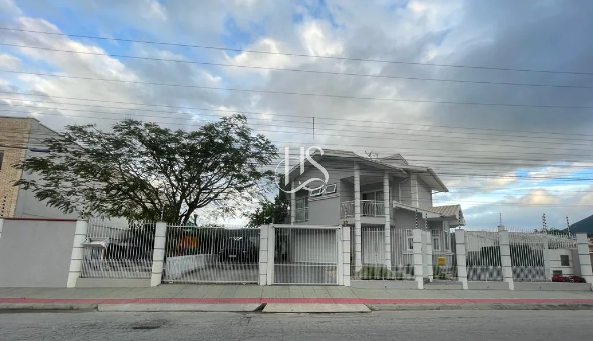 Casa em Aririú, Palhoça. 2 quartos, 300m². Imagem 1 de 40