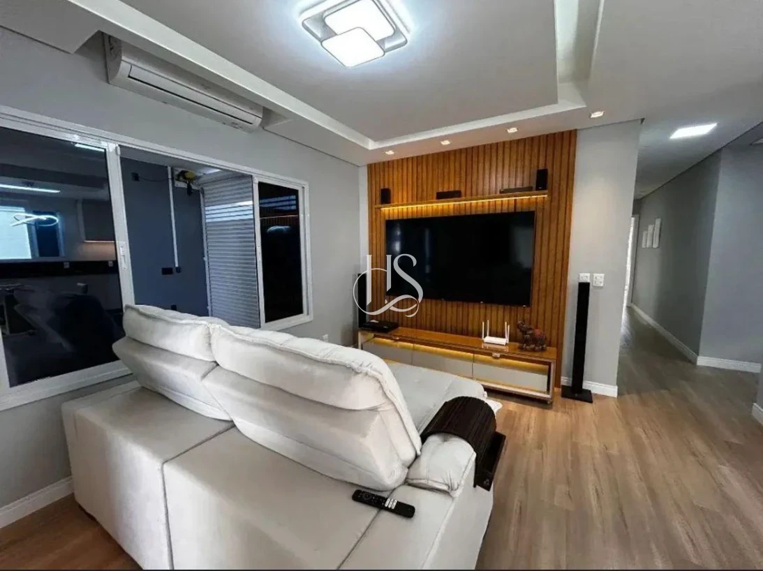 Casa em Pedra Branca, Palhoça. 3 quartos, 197m². Imagem 2 de 20