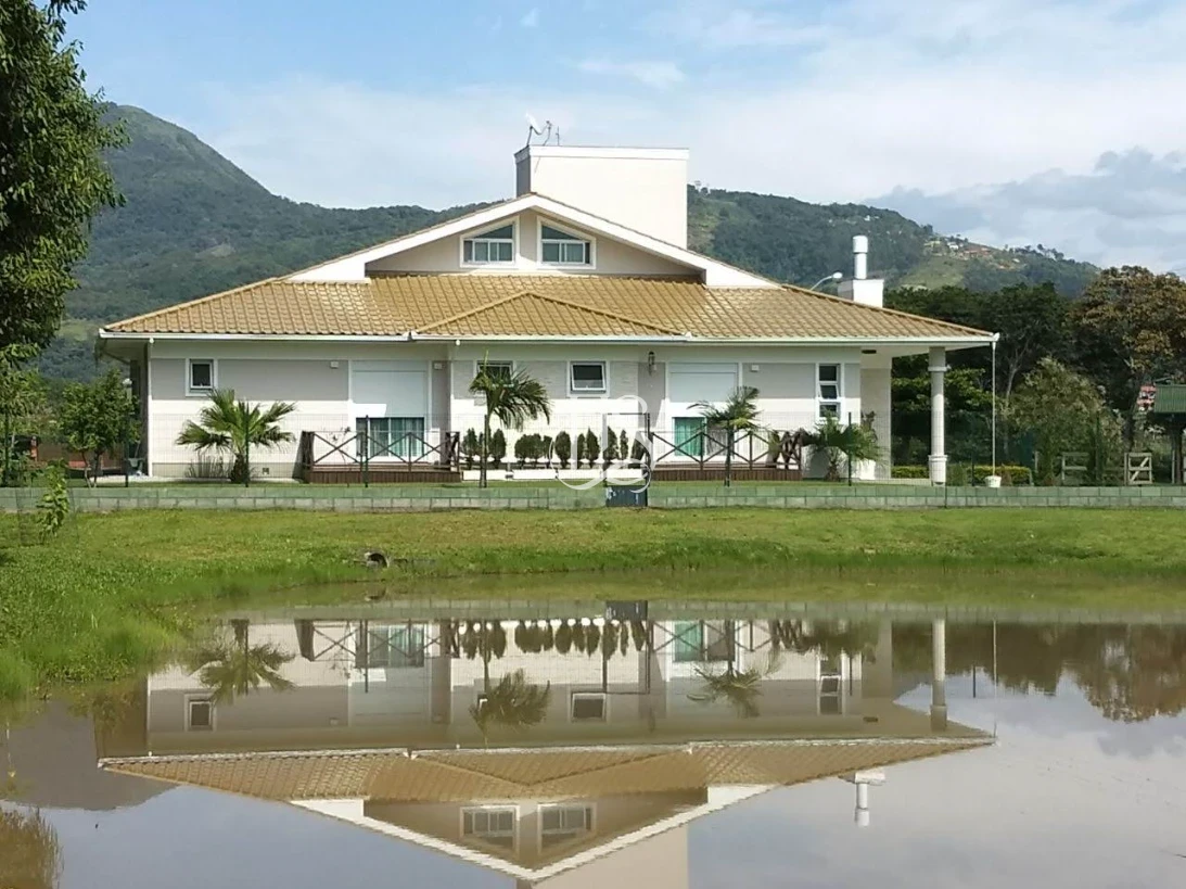 Casa em Sul do Rio, Santo Amaro da Imperatriz. 3 quartos, 260m². Imagem 1 de 44