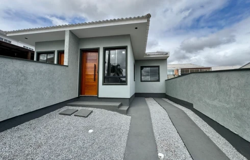 Casa geminada 2 dormitórios