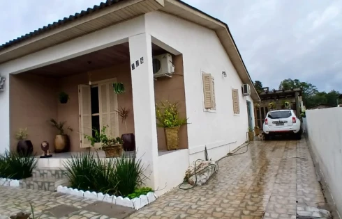 Casa com 3 quartos em Fiuza, Viamão